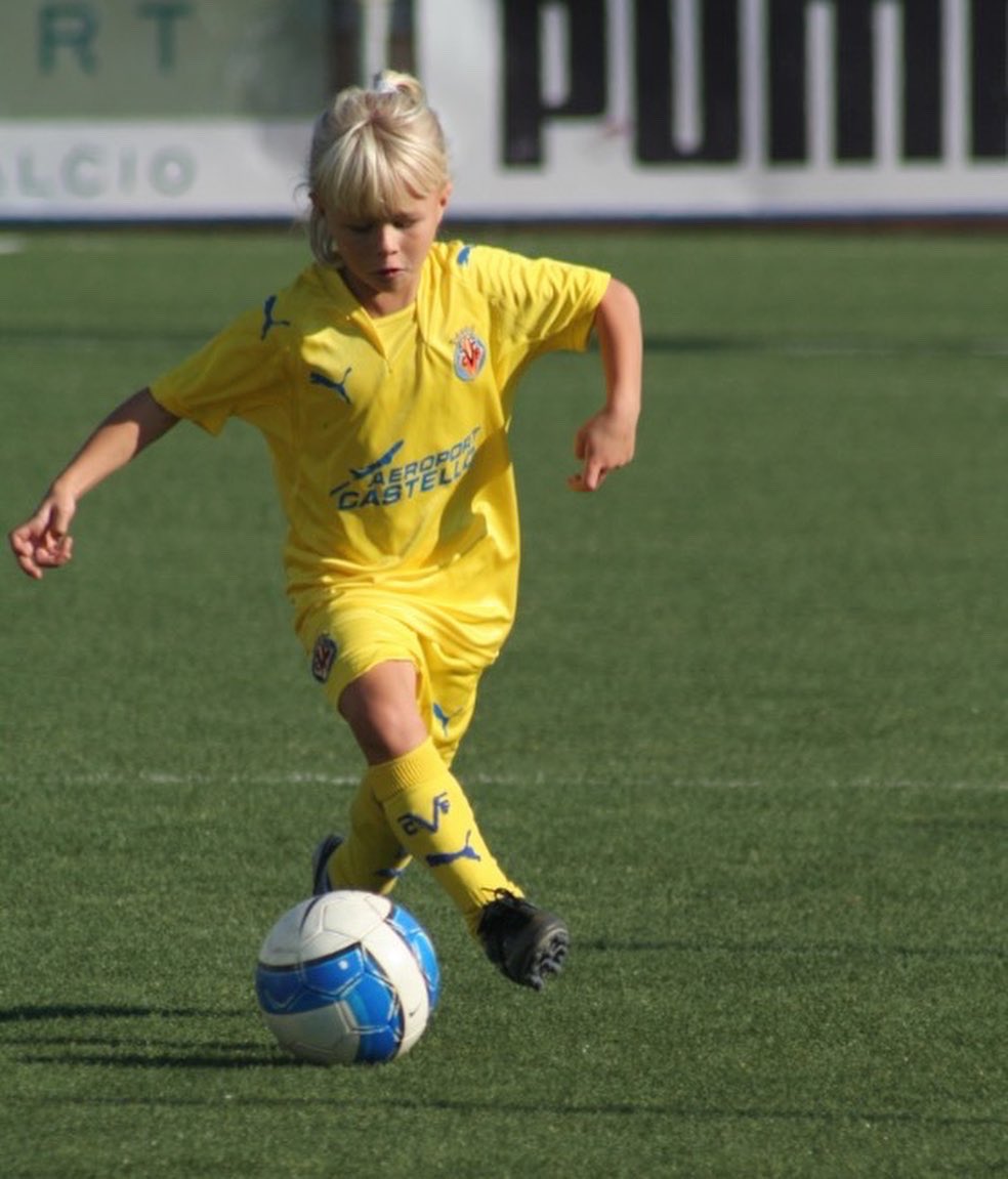 EnglandFootball's tweet image. Our golden girl! ⭐️
 
#ballondor #MadeForThisGame
