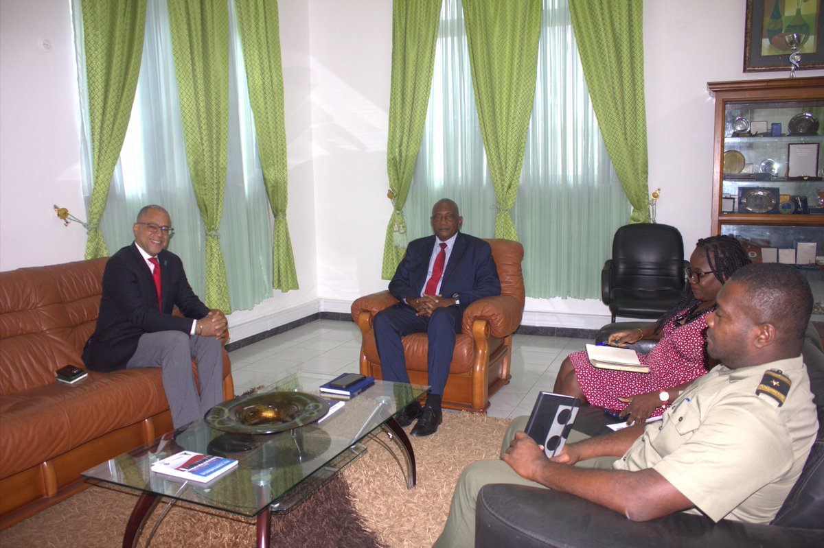 UndpStp's tweet image. UNDP São Tomé and Príncipe strengthens cooperation with the Ministry of Defense.
Stability, security, and decentralization are key pillars for sustainable development and good governance.
#UNDPSTP #CooperationSTP #SustainableDevelopment #GoodGovernance