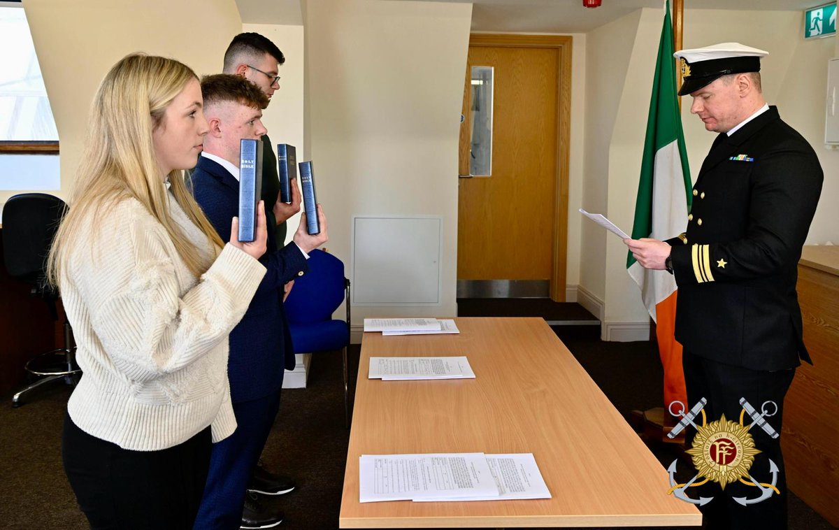 naval_service's tweet photo. 🇮🇪 Naval Cadet Class 2025

At 1000 hrs, 11 new cadets were officially attested at the Naval Base, joining Óglaigh na hÉireann.

From Mayo to Wexford, they now begin Navy training before linking up with Army &amp; Air Corps cadets.

Best of luck! ⚓️🫡
#IrishNavy #Cadetship https://t.co/gcEZTexsei