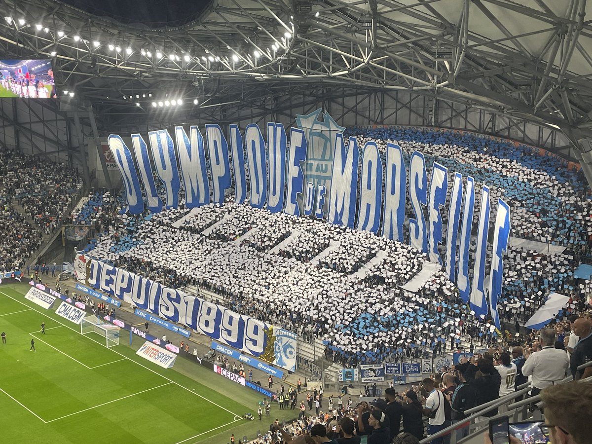 Quelle victoire! Match incroyable, vélodrome en fusion : c’est tout le peuple marseillais qui a vibré pour son équipe <a href="/OM_Officiel/">Olympique de Marseille</a> 

A jamais fiers d’être Marseillais 💙🤍