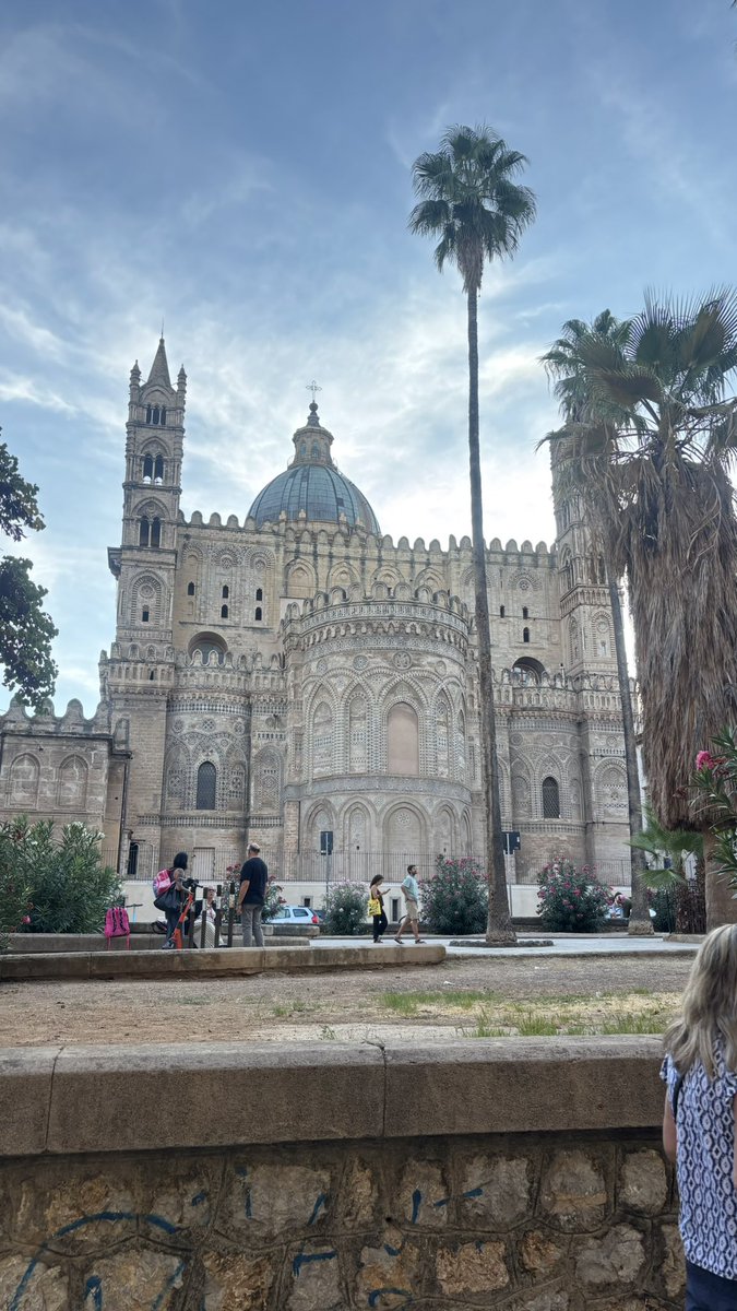 Vandaag fiets tocht van ruim 3 uur door t centrum van Palermo gedaan… pracht tour om de mooiste plekken van de stad te zien!. En er zijn zooooo eeeellll🥰