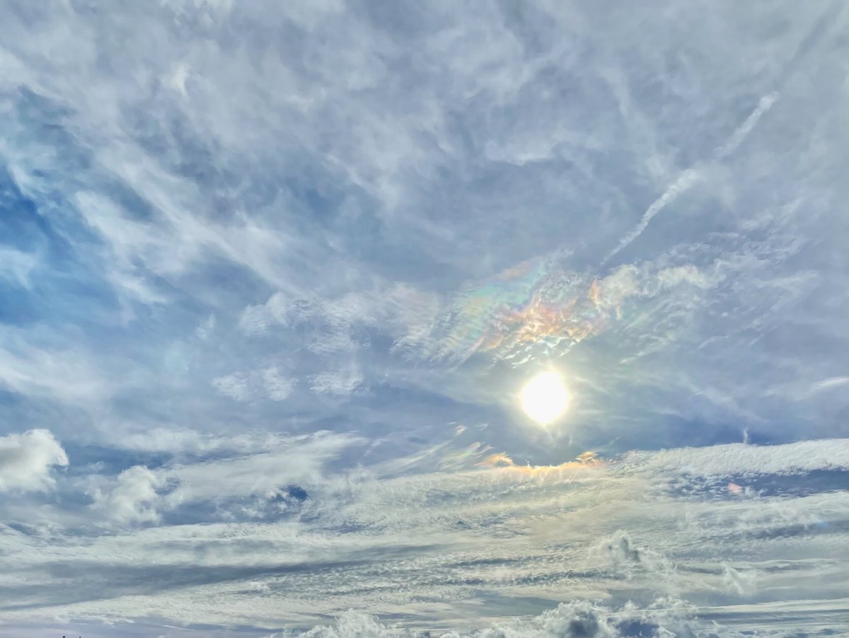 PattyAsulep's tweet photo. #nubes #iridiscente #cloudspotting #ThePhotoHour @StormHour https://t.co/Q46M4IYmY4