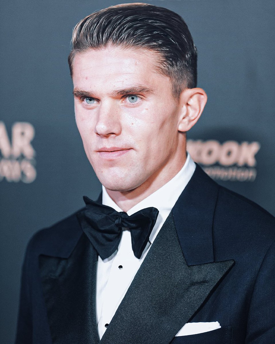 Squawka's tweet image. Players to win the Men's Gerd Müller Trophy since the award was introduced in 2021: 

◎ Robert Lewandowski (2021)
◎ Robert Lewandowski (2022)
◎ Erling Haaland (2023)
◎ Harry Kane/Kylian Mbappe (2024) 
◉ Viktor Gyökeres (2025) 🆕

#BallonDor