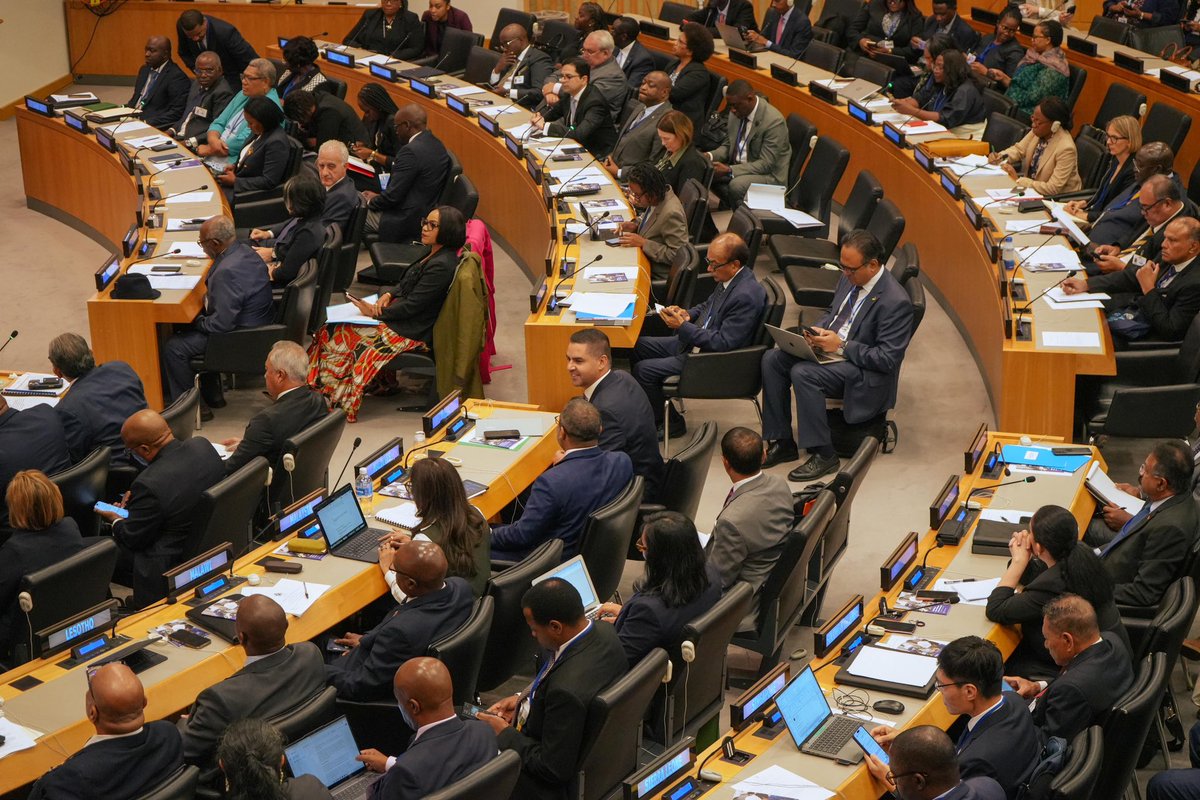 DeputyPMIanBorg's tweet image. Honoured to participate in the 25th Commonwealth Foreign Affairs Ministers Meeting #CFAMM at UNHQ. As Chair of #CMAG, I presented the Group’s report, highlighting our shared responsibility to uphold #Commonwealth values. #Malta also commends Secretary-General Shirley Ayorkor…