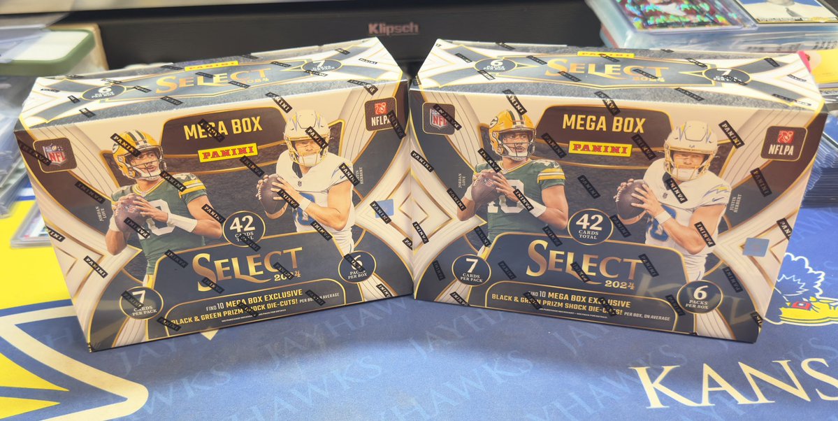 JGottiKS79's tweet image. Love these cards so we went from Hangers to Megas! Cards in thread 🧵 below ⬇️ 

#footballcards #PaniniSelect #collecting
