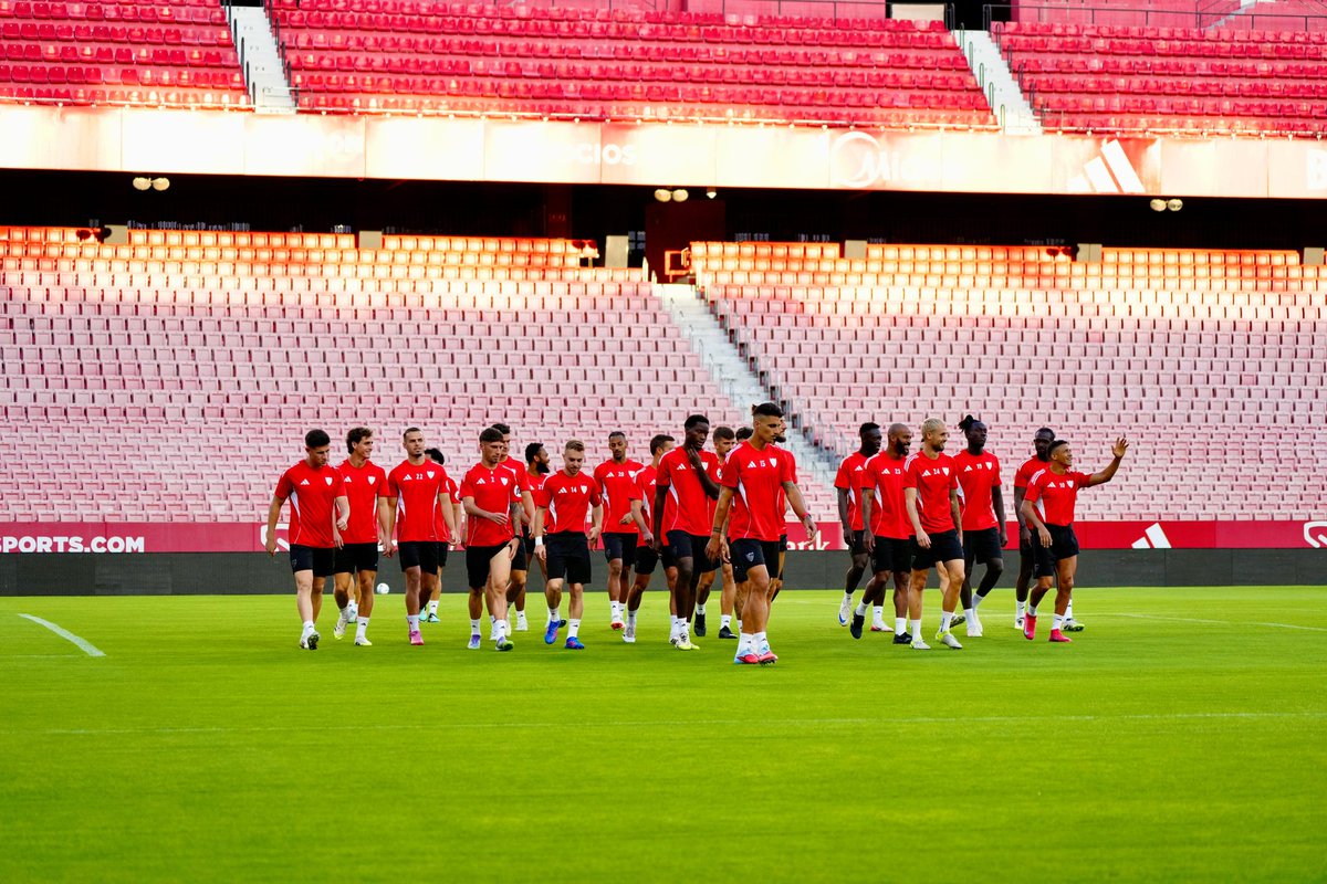 E
Q
U
I
P
O

MAÑANA otro partido importante. Convencido de que JUNTOS lo vamos a conseguir. Hay que recuperar cuanto antes la fortaleza en casa. 

#VamosSevillaFC 💪⚪️🔴