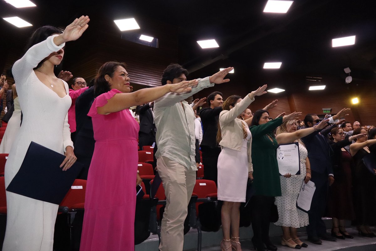 DerechoUNAMmx's tweet image. 👏🌳Nos enorgullece felicitar a nuestras compañeras y compañeros que concluyeron el Diplomado en Derecho Ambiental. ¡Enhorabuena!
#Diplomado
#OrgulloDerecho💪⚖️
#DerechoAmbiental