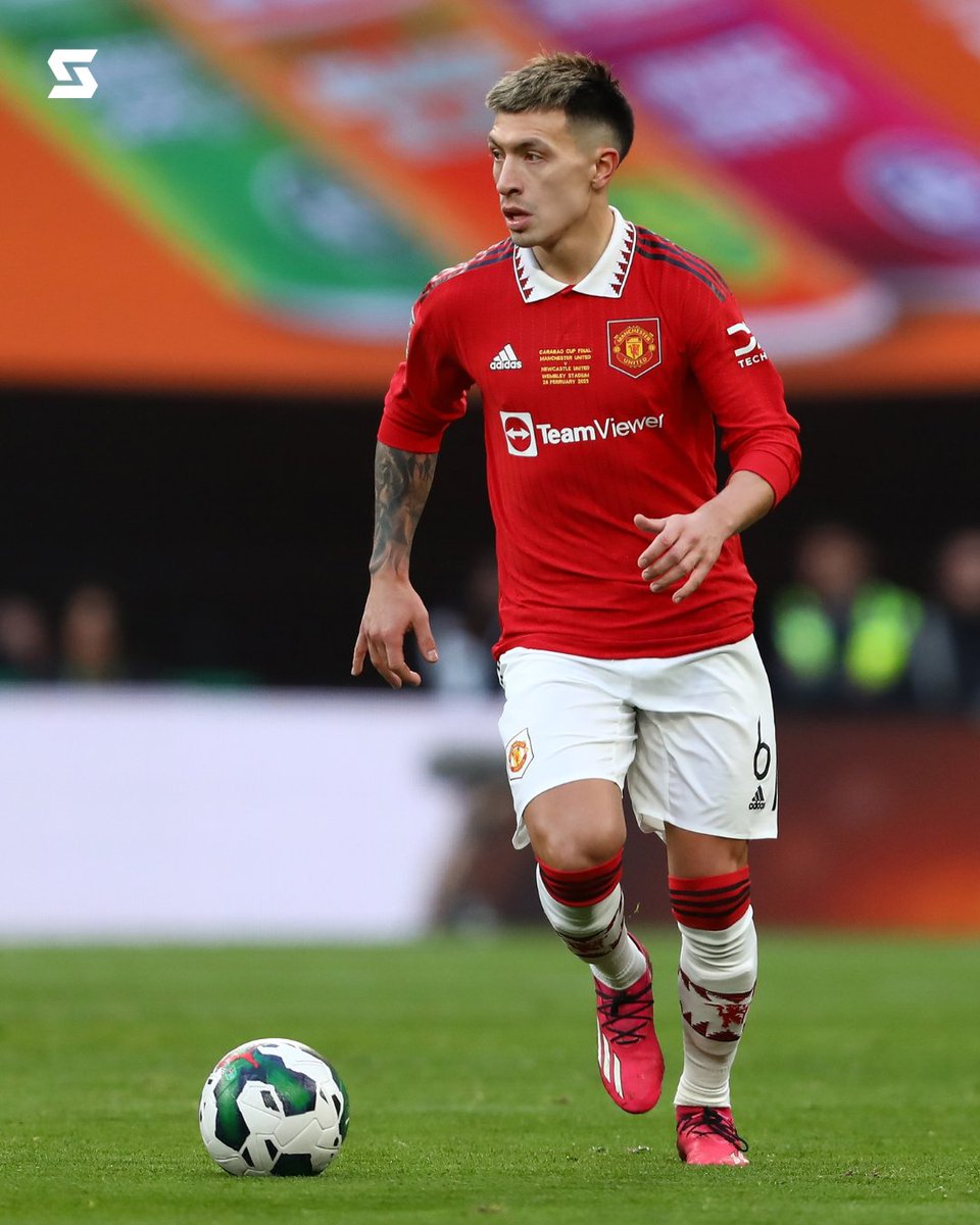 SportScorecom's tweet photo. 🚨 #MUFC Injury Update 🚨

Mixed news from Carrington ahead of #MUNBRE.

➖ Diogo Dalot (knock) is a doubt for the weekend.
➕ Lisandro Martinez is back on the grass & closing in on a return!

Latest details & potential return dates: https://t.co/pDPo8ZrZXH

#SportScore #MUFC #ManchesterUnited #PremierLeague #InjuryNews #Dalot #LisandroMartinez #United