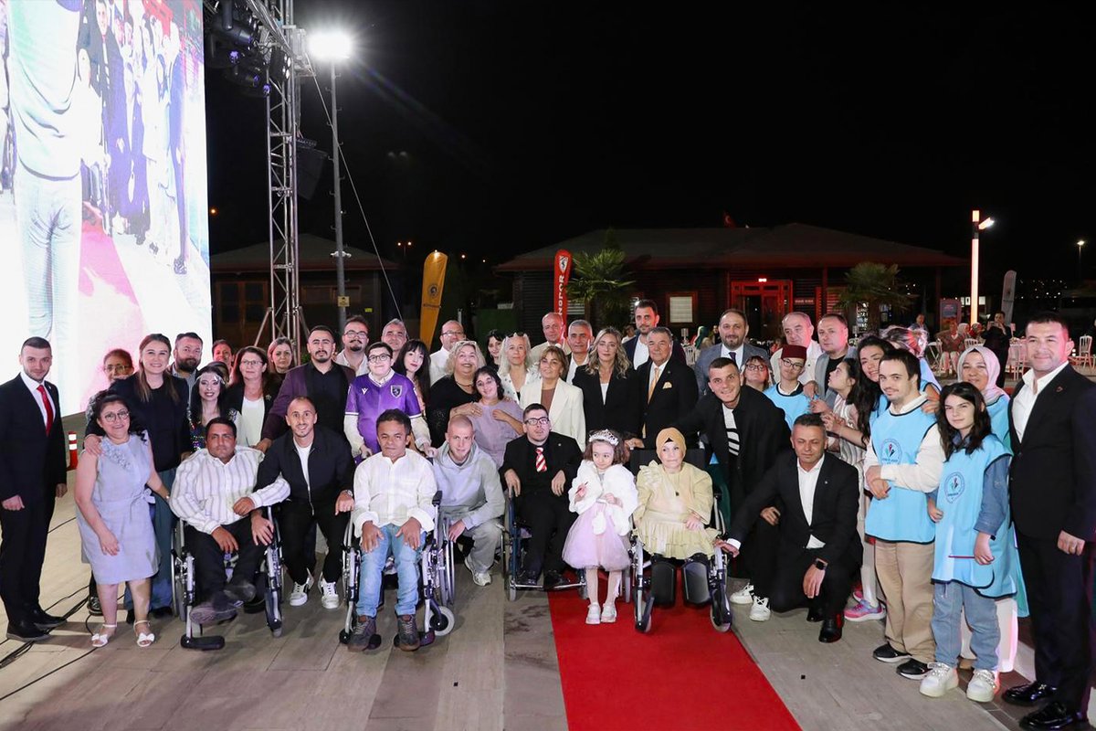 Kulübümüzün sponsorluğunda, Samsun Büyükşehir Belediyesi ve Samsun Engelsiz Yaşam Yardımlaşma ve Dayanışma Derneği iş birliğiyle hayata geçirilen “Engelsiz Işıklar Havuz Başı Defilesi”, Mavi Işıklar Engelliler Eğitim, Dinlenme ve Rehabilitasyon Merkezi’nde özel çocuklarımızın