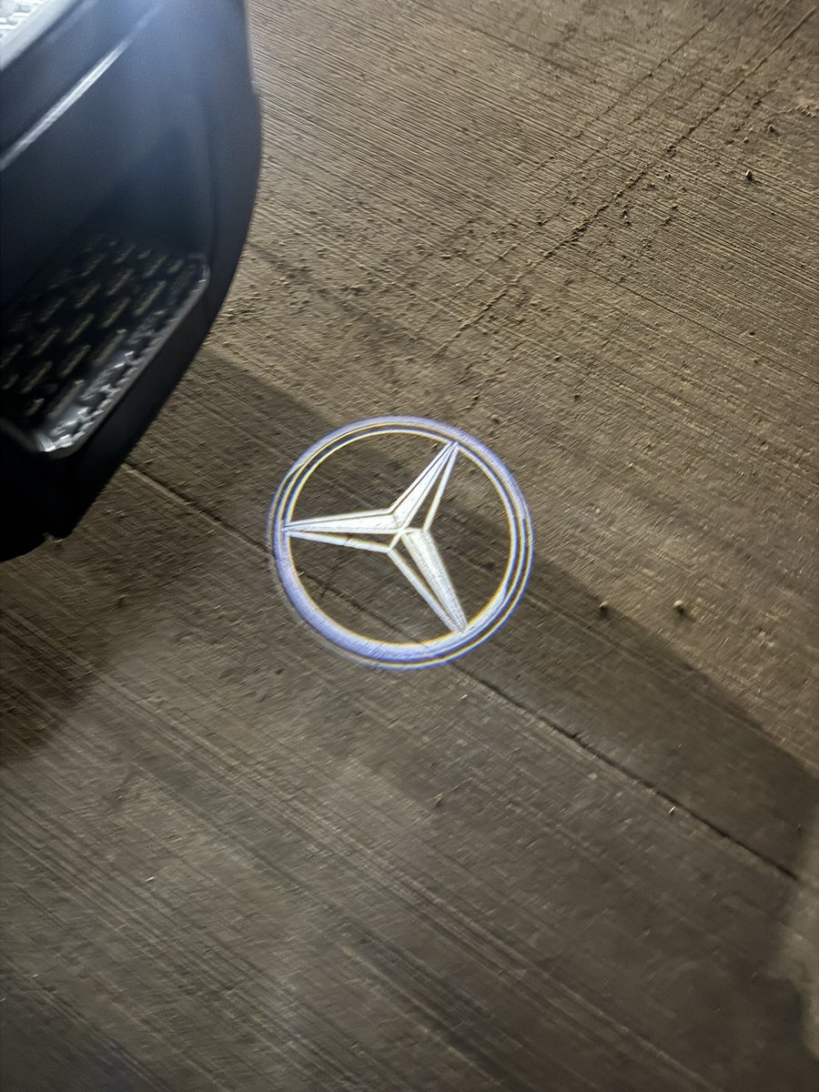 poshtrucker1's tweet image. A day of work and also cleaning the new unit.. yes I know it is brand new.. but still needs a bit more of a clean. 

Early start meant I get to see all the Merc Soft lighting that is standard on it.. 

#poshtrucker #merc #procabin #lights