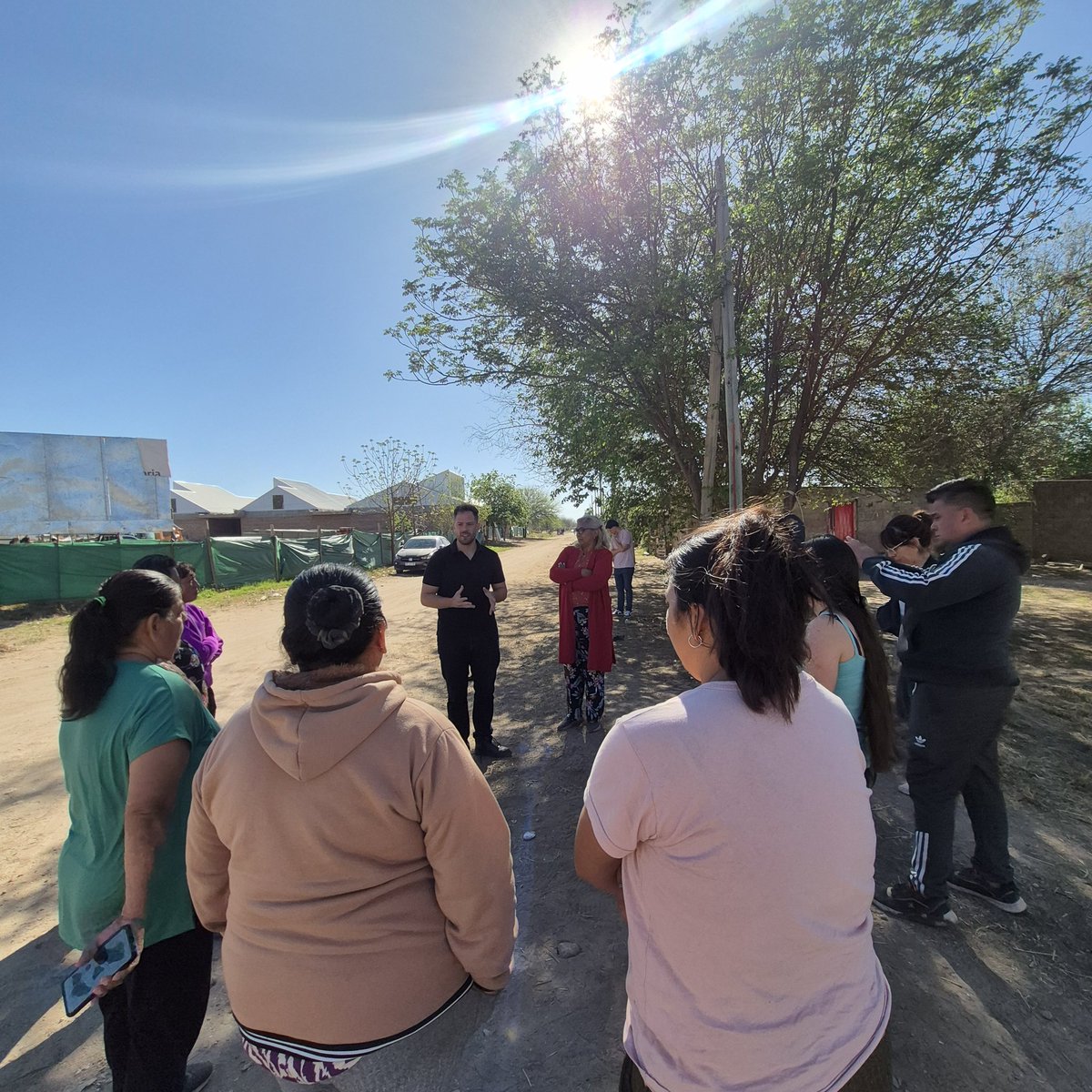 impactorioja's tweet image. 🔴 Trabajo en conjunto con #Edelar Luminarias 💡 

✅ Los Obreros se suma a la lista de decenas de barrios recorridos por @GonzaloBecerraD teniendo en cuenta que la seguridad es clave para garantizar y mejorar el bienestar y calidad de vida de los vecinos