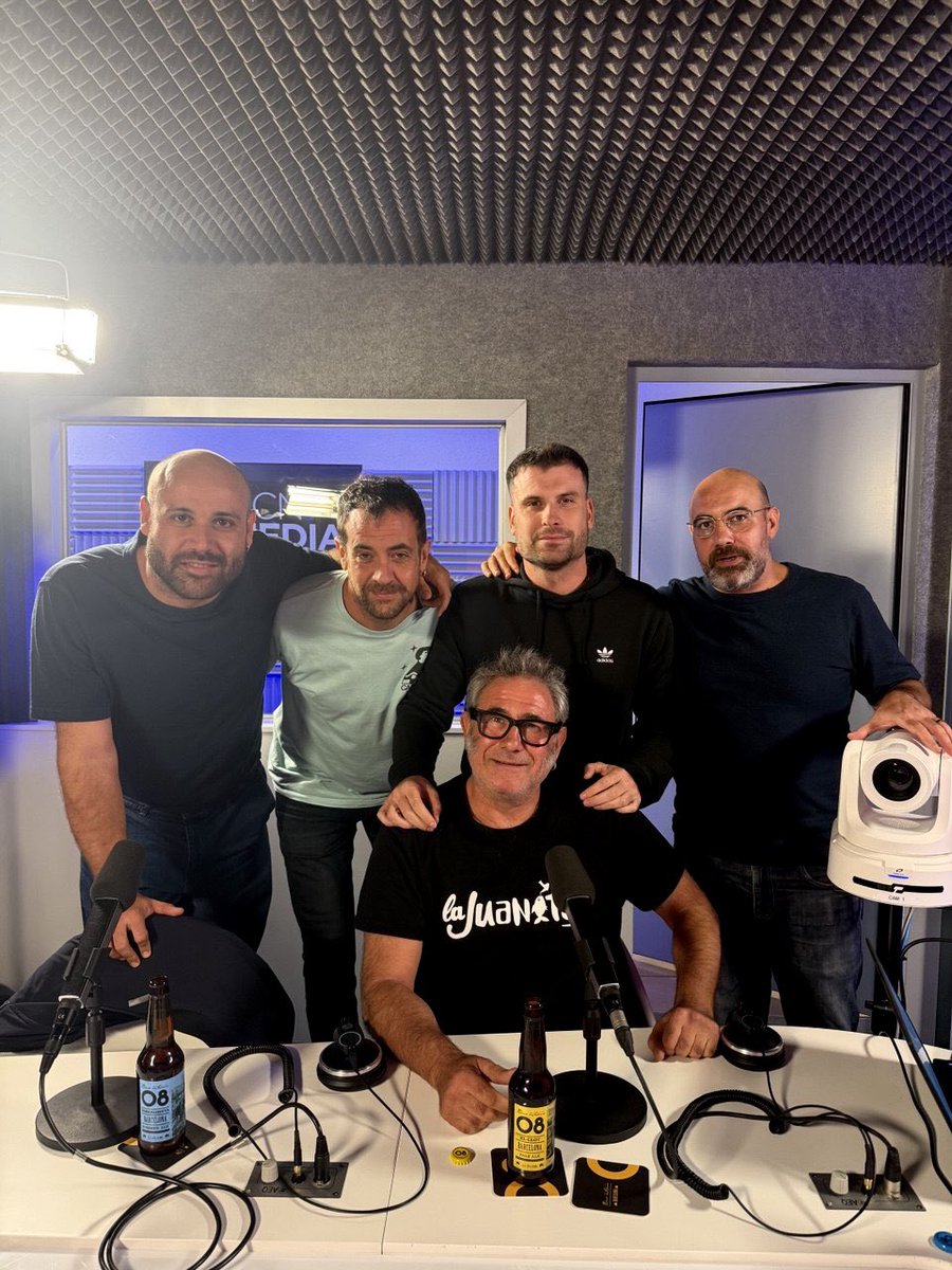 Interior nit. L'avantsala dels Oscar. Cinc homes seuen a taula... #382 amb Sergi López.
patreon.com/posts/13949385…