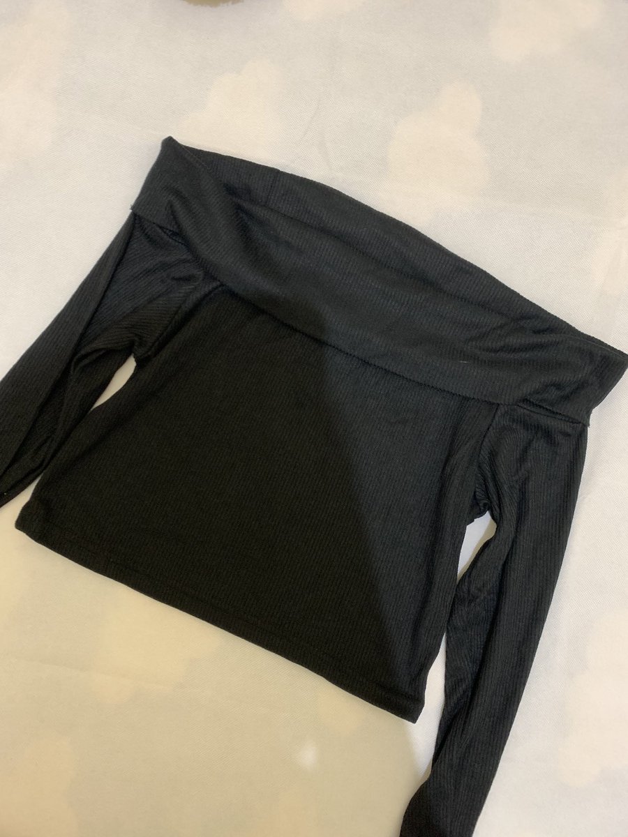 prelovedbyleaa's tweet photo. ada yang mau ga crop top 20k/item
bisa oren gratis ongkir
yang 2 itu model sabrina yaa https://t.co/9VJeJGkrMY
