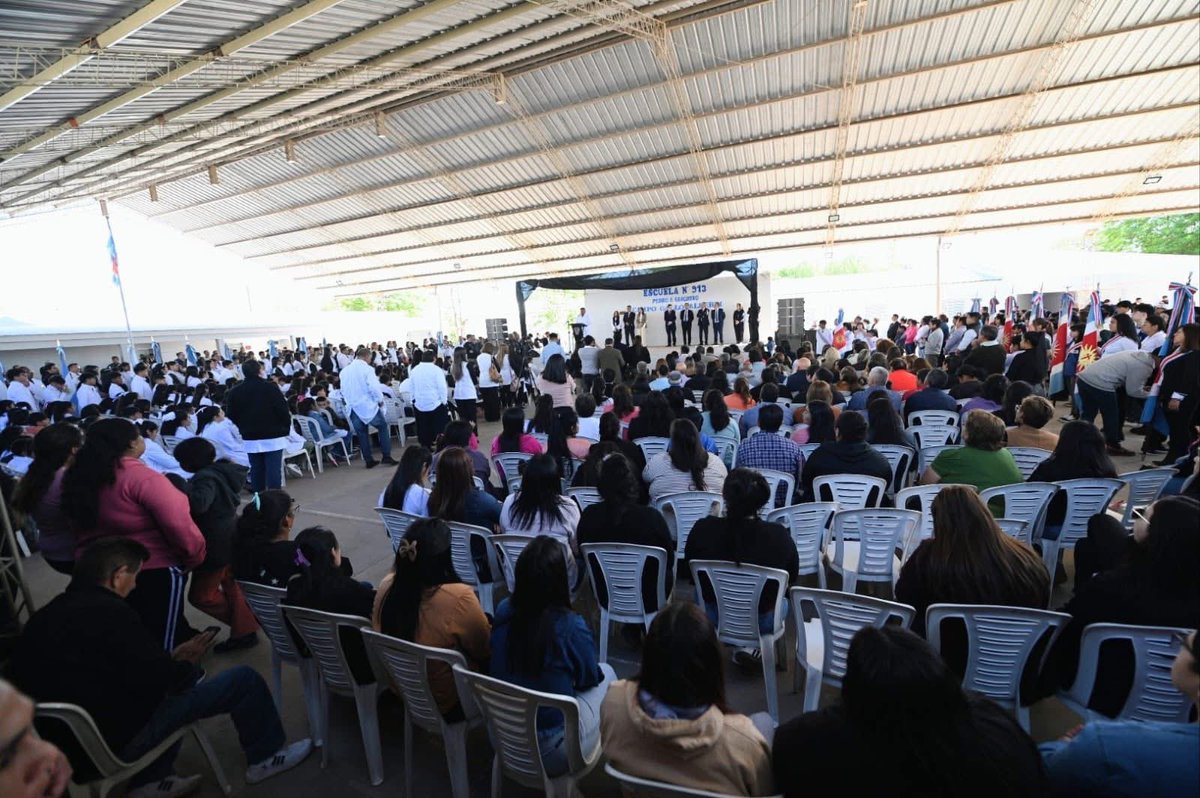 GZamoraSDE's tweet photo. Hoy, en Campo Gallo, inauguramos el renovado edificio de la Escuela Nº 913 “Pedro Edgardo Giachino”; 12 vivien sociales, y 10 cuadras de pavimento (de 
20 que se están construyendo) entre otras mejoras en esa ciudad. https://t.co/iWzkXvHfU6