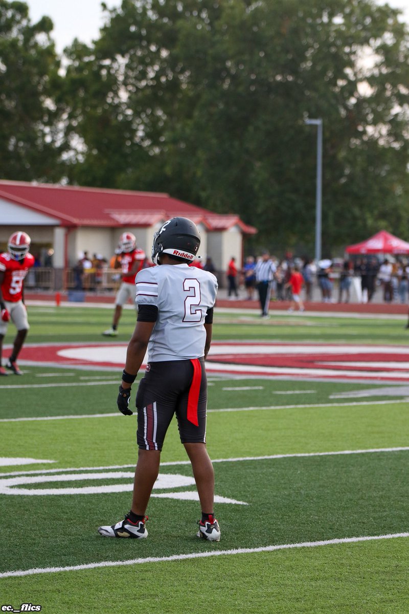 Mid season highlights 

22 solo tackles

4 TFL’s 

2 sacks

5 qb hurries 

1 int

2 pbu- 3 targets 

1 forced fumble 

2 fumble recoveries 

1 touchdown 

hudl.com/v/2Sm9a8