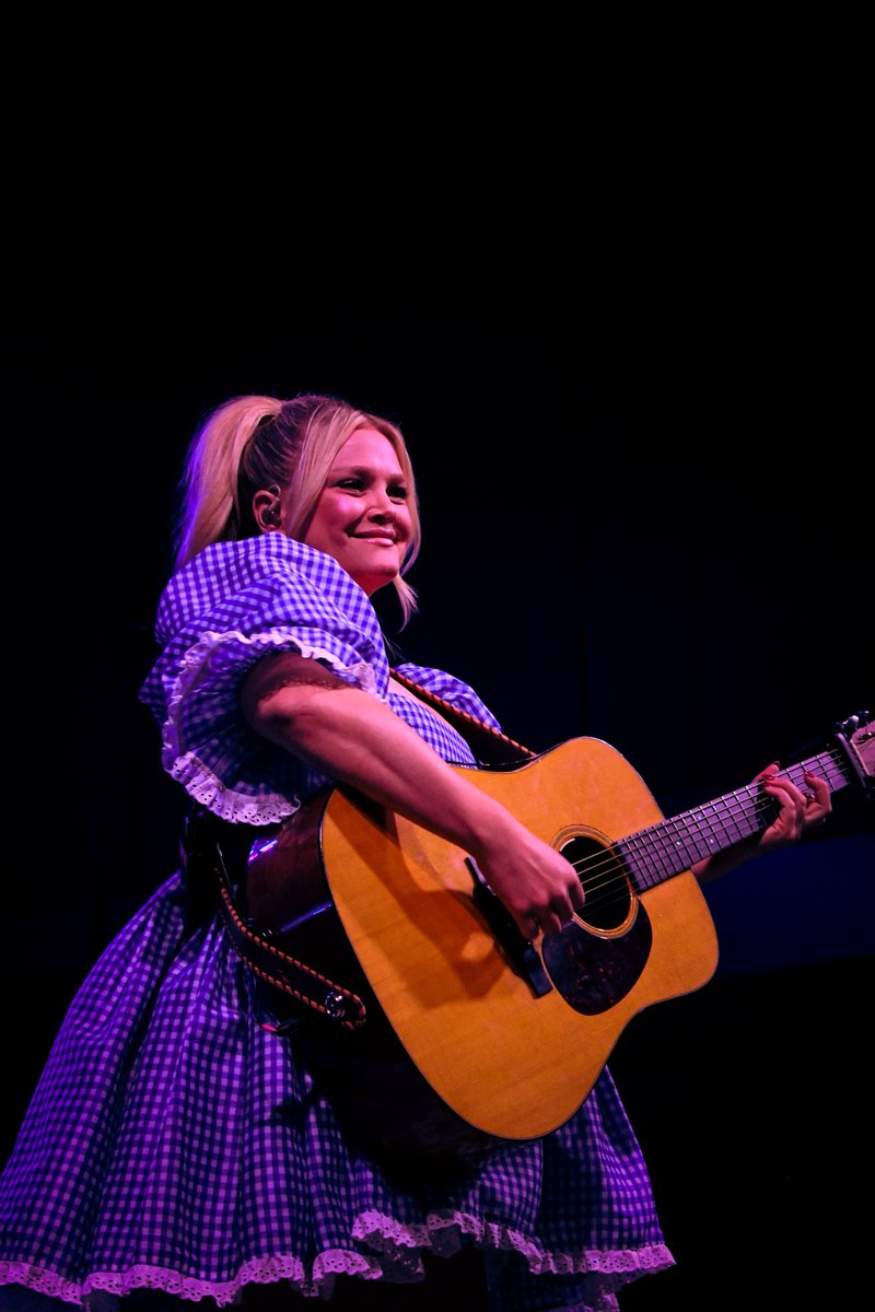 Hailey Whitters tweet media