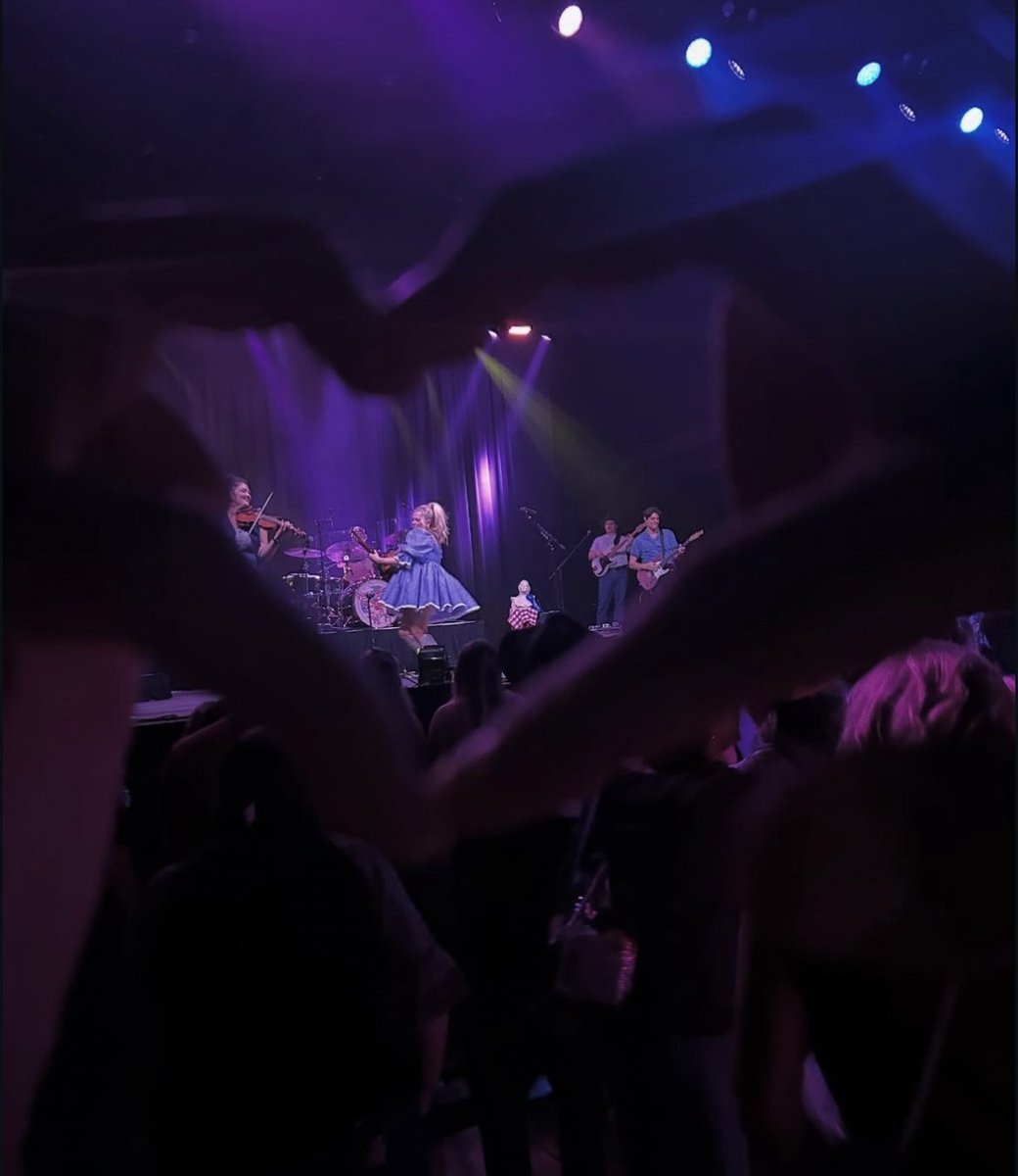 Hailey Whitters tweet media