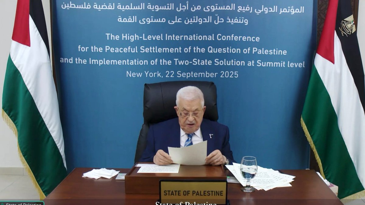 UNNewsArabic's tweet photo. الرئيس الفلسطيني يؤكد أن دولة فلسطين هي "الجهة الوحيدة المؤهلة" لتحمل مسؤولية الحكم والأمن في غزة عبر لجنة إدارية مؤقتة مرتبطة بالحكومة الفلسطينية بالضفة الغربية وبدعم عربي ودولي.
"لن يكون لحماس دور في الحكم..".
https://t.co/n6X8YSgcp0 https://t.co/jqvsb2M5C4
