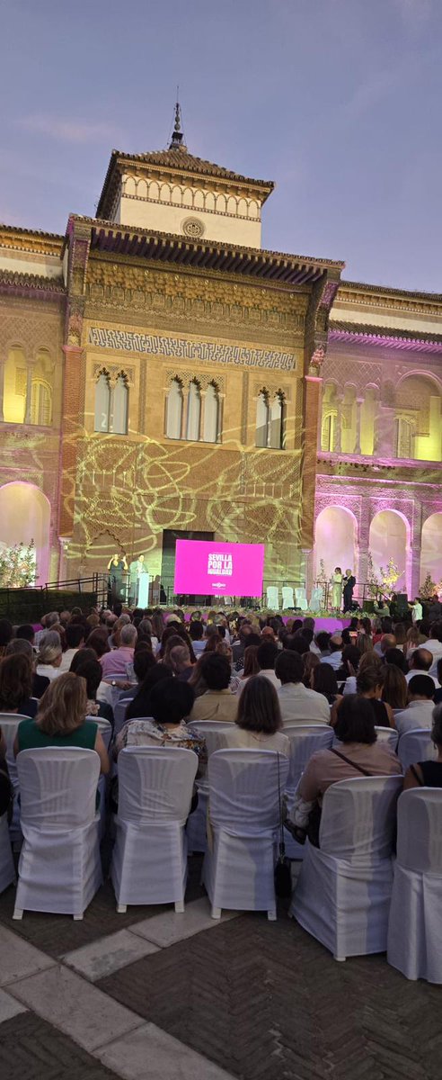 PP_MairenaAlj's tweet photo. Hoy Mairena está representada en la Gala por La Igualdad celebrada en Sevilla por el @Ayto_Sevilla.
Arropando a nuestras compañeras @victoriacanalh y @WallsBarragan por el premio recogido en su acción en la Asociación Mujeres en Igualdad.

#popularesmairena #mujeresenigualdad https://t.co/YD3GNIHVjV