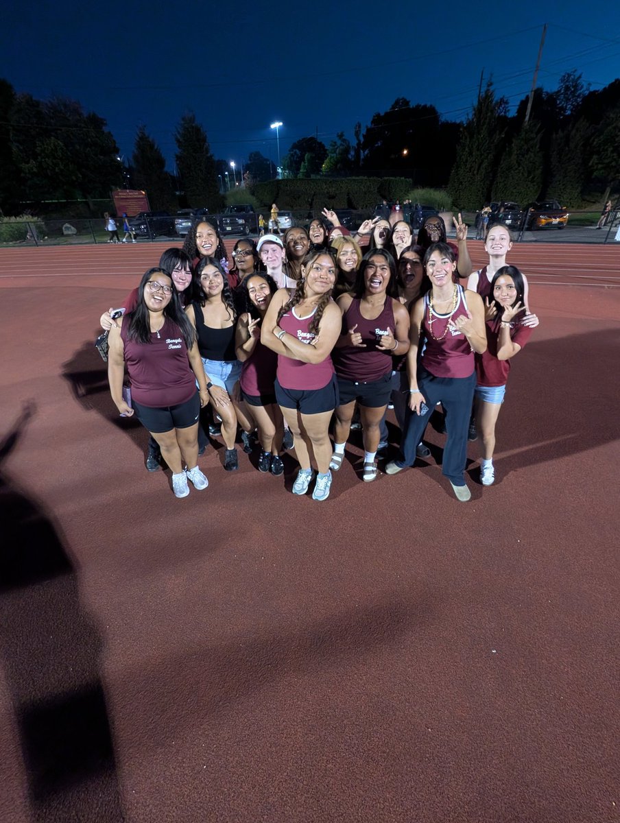 MichaelDimasi's tweet photo. BHS Girls' Tennis had an exceptional week last week. From victories over Belleville 2x and University to saying goodbye to our extraordinary seniors to energetic school spirit, it was a memorable one. https://t.co/am1FBlwJM5