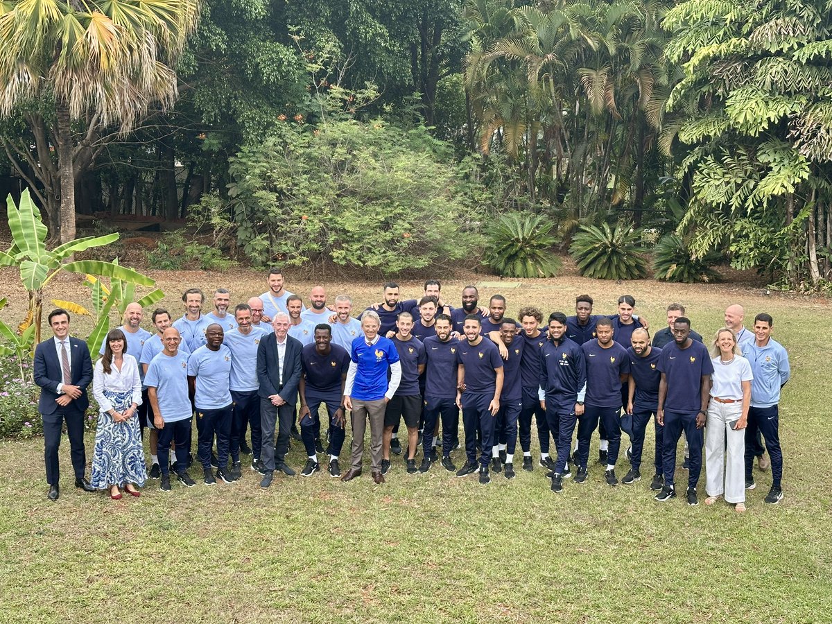 🇫🇷⚽️Tivemos a alegria de receber a seleção francesa de futsal <a href="/FFF/">FFF</a> 
em nossa residência para um café da manhã especial!

Um momento para celebrar o excelente desempenho da equipe na Copa das Nações du futsal e parabenizar os jogadores pelo ótimo jogo. 🇫🇷⚽️