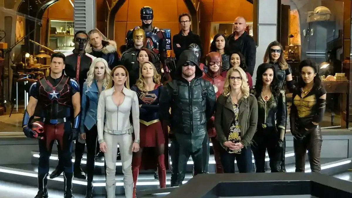 peterjordan's tweet photo. Alguém sente saudade do Arrowverse? https://t.co/K94YyKK5cs