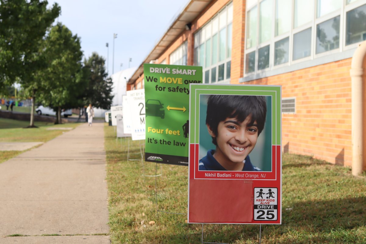 NewJerseyDOT's tweet image. Commissioner O’Connor joined the Badlani Family and local officials for the 15th Annual #STOPforNikhil 5K to remember the life of 11-year-old Nikhil Badlani and promote #TargetZero culture in his honor. A culture where roadway fatalities are a thing of the past.
