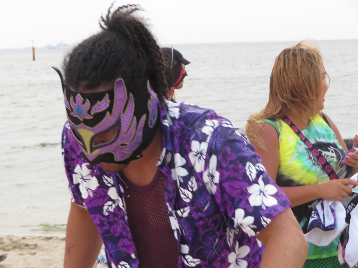 Cg4ueBgYOsI1T53's tweet image. TiiiDAさん。
海が似合う。

#黒い太陽
#Roguenation
#大阪プロレス