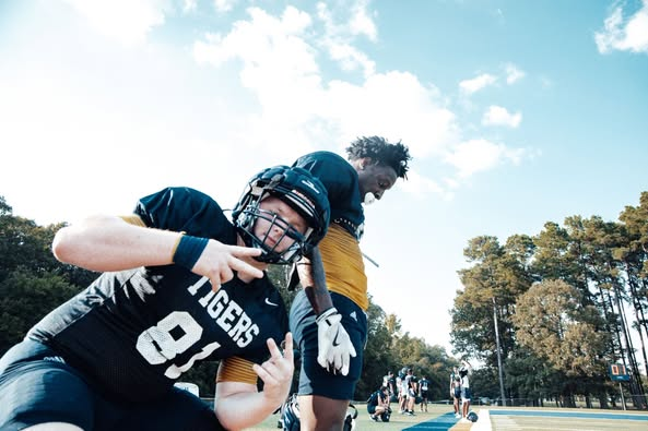 Proud doesn’t even begin to cover it. Love seeing you in action ..... these photos are 🔥 <a href="/Bowers34Will/">Will Bowers Jr.</a> <a href="/ETBU_Football/">ETBU Football</a>