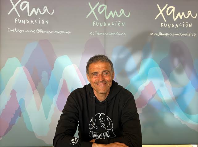 StefanoMalaveM's tweet photo. EL PREMIO SÓCRATES ES PARA... LA FUNDACIÓN XANA🕊

El premio a Mejor Labor Social en el fútbol se le entrega a esta fundación infantil en honor a Xana Martínez, hija fallecida de Luis Enrique Martínez, entrenador del PSG.

#BallonDor https://t.co/UXlZnp0hFX
