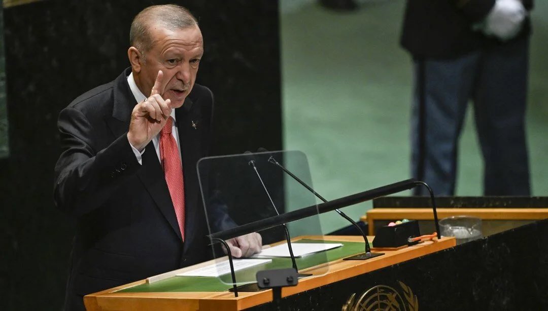 #SONDAKİKA | Cumhurbaşkanı Erdoğan dünyaya sesleniyor:

“Gazze'deki katliam tüm şiddetiyle sürüyor. 

Elini vicdanına koyan hiç kimse yaşananları kabul edemez, dahası böyle bir soykırıma sessiz kalamaz.”