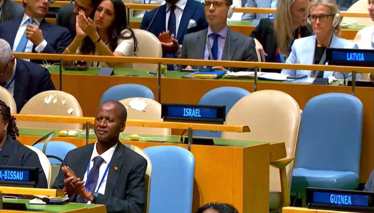 عندما تحضر السعودية .. 🇸🇦
مجرمون الحرب يهربون 

When Saudi Arabia shows up…
war criminals flee
#السعودية_تعزل_اسرائيل 
#السعودية_تنتصر_لفلسطين