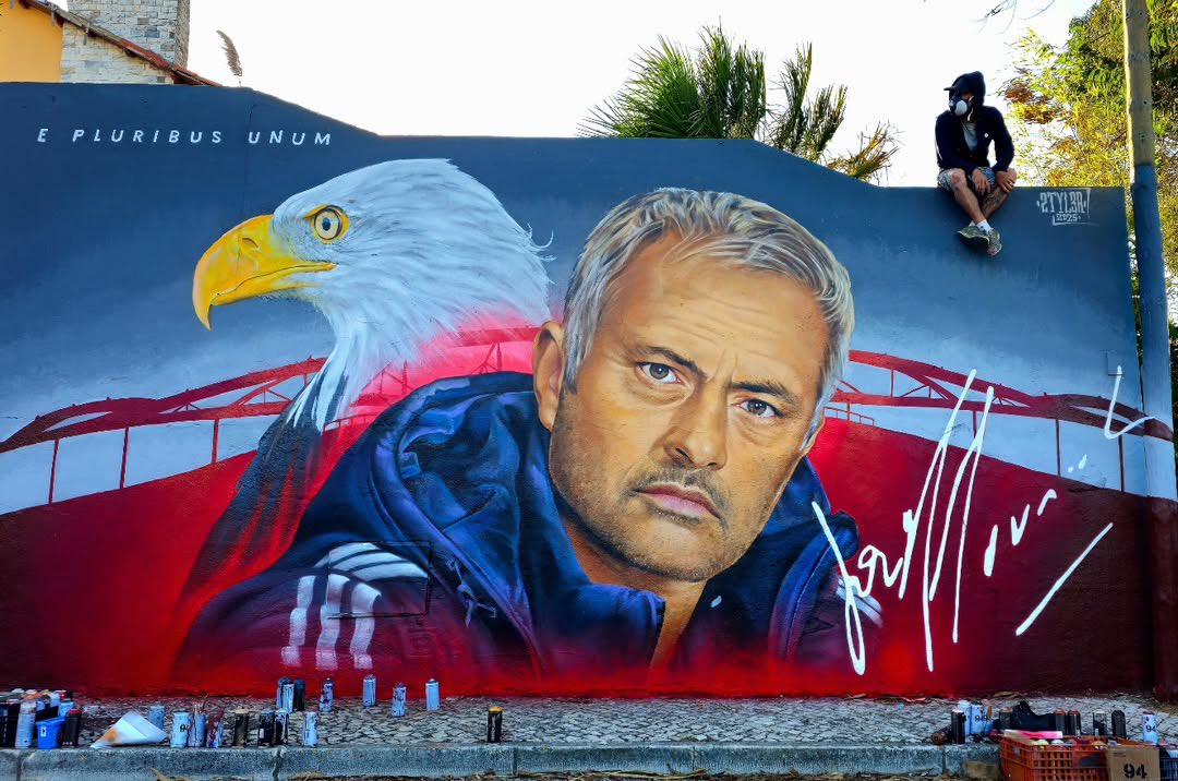 Fun Fact! Mourinho has a history with Benfica. Benfica was actually his first senior managerial job. He lasted only 3 months with the club over lack of investment and trust. Benfica will later label the decision to let him go the worst in their history. His destination- De Leiria