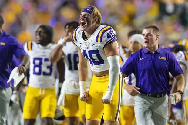 TigerDroppings's tweet photo. Lane Kiffin's daughter, Landry, and LSU LB Whit Weeks just launched their relationship days before the rival game in Oxford:

Photo:
https://t.co/1bsQB5rUWi https://t.co/mhRZ5y79CZ