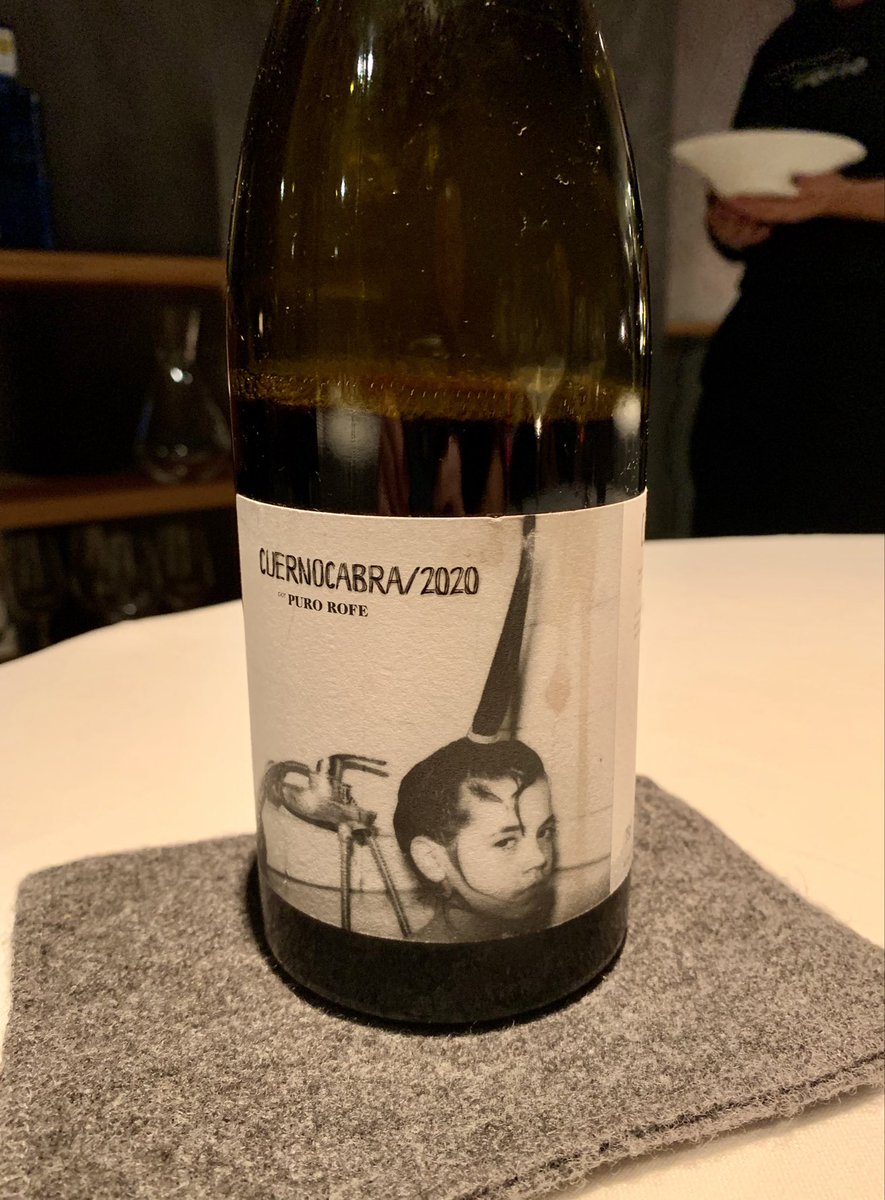 Lic_Rovere's tweet image. En @gofiomadrid han ampliado la carta de vinos, que ahora tiene un muy buen puñado de opciones además de los vinos canarios y los champanes. 

Pero sigo pensando que lo mejor es refocilarse en su selección de vinos canarios -seguramente, única en la ciudad. 

¡Grande, Alberto M.!