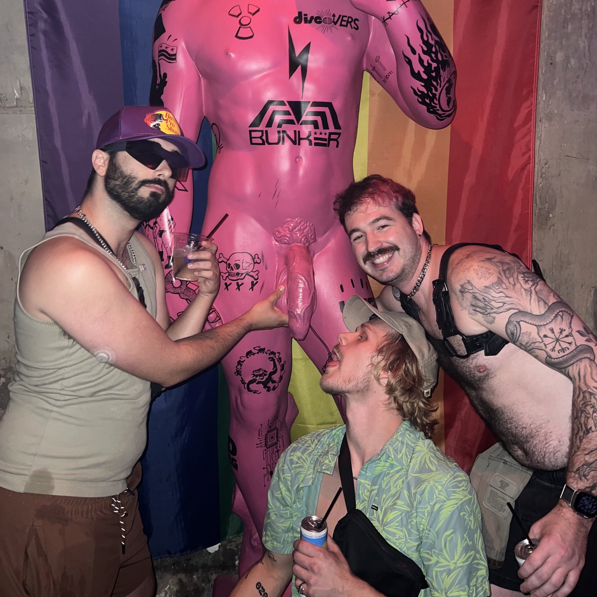 asking the statue at bunker if it’s pink