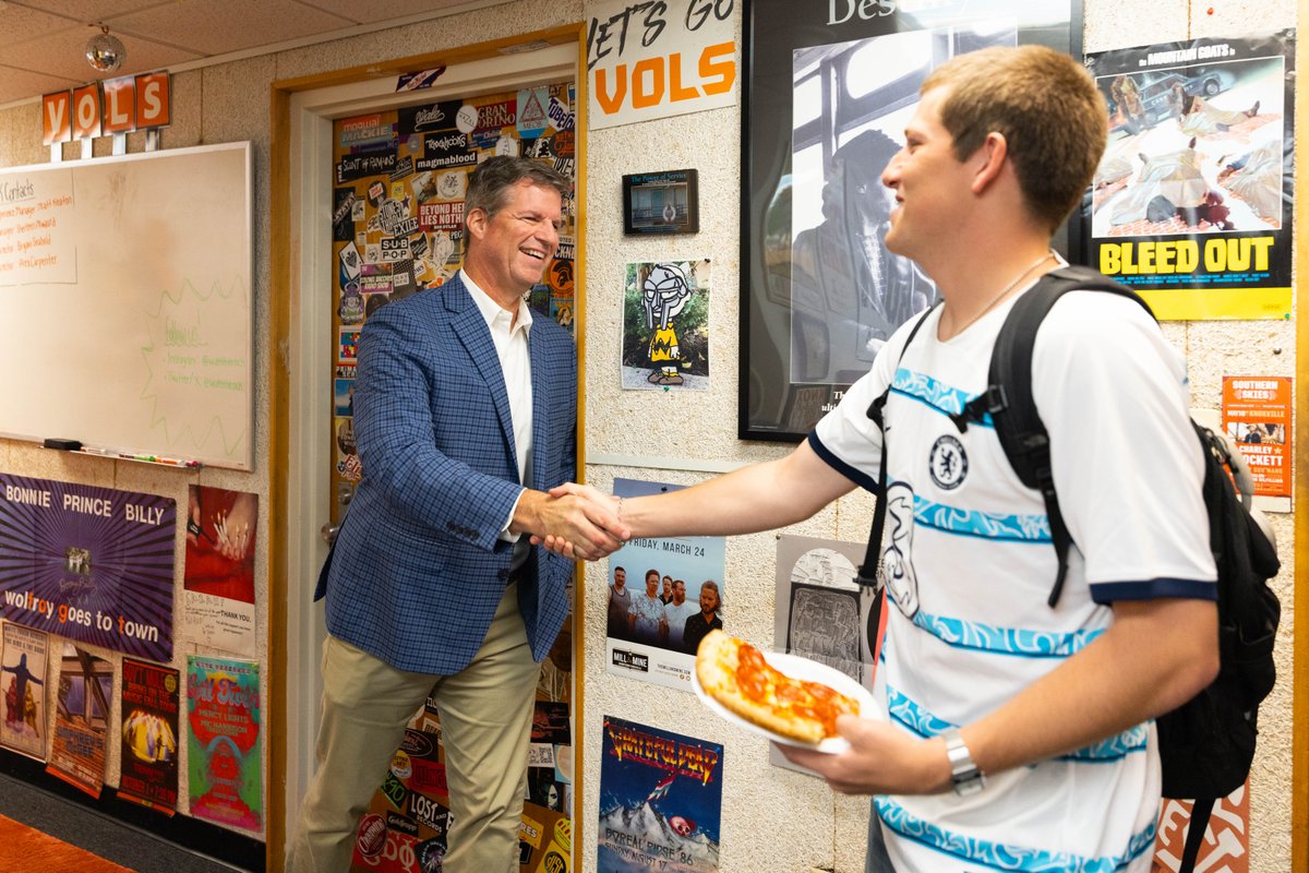 UTCCI's tweet image. We welcomed back CCI alum @MarkNagiTDOT last week! He stopped by @WUTKTheRock, connected with reporters at @WUOTFM, and shared insights with students in @utkmediacenter about his experience covering breaking news, especially during Hurricane Helene in his role at @myTDOT.