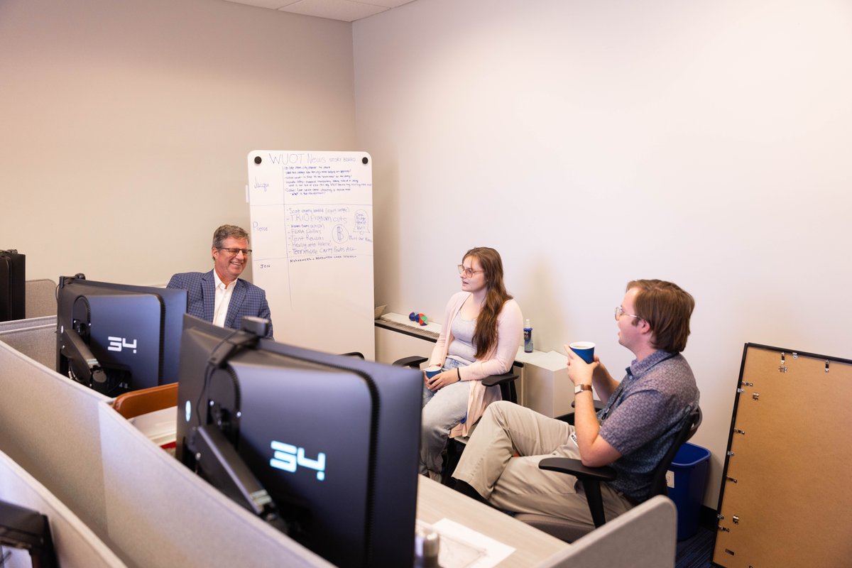 UTCCI's tweet image. We welcomed back CCI alum @MarkNagiTDOT last week! He stopped by @WUTKTheRock, connected with reporters at @WUOTFM, and shared insights with students in @utkmediacenter about his experience covering breaking news, especially during Hurricane Helene in his role at @myTDOT.