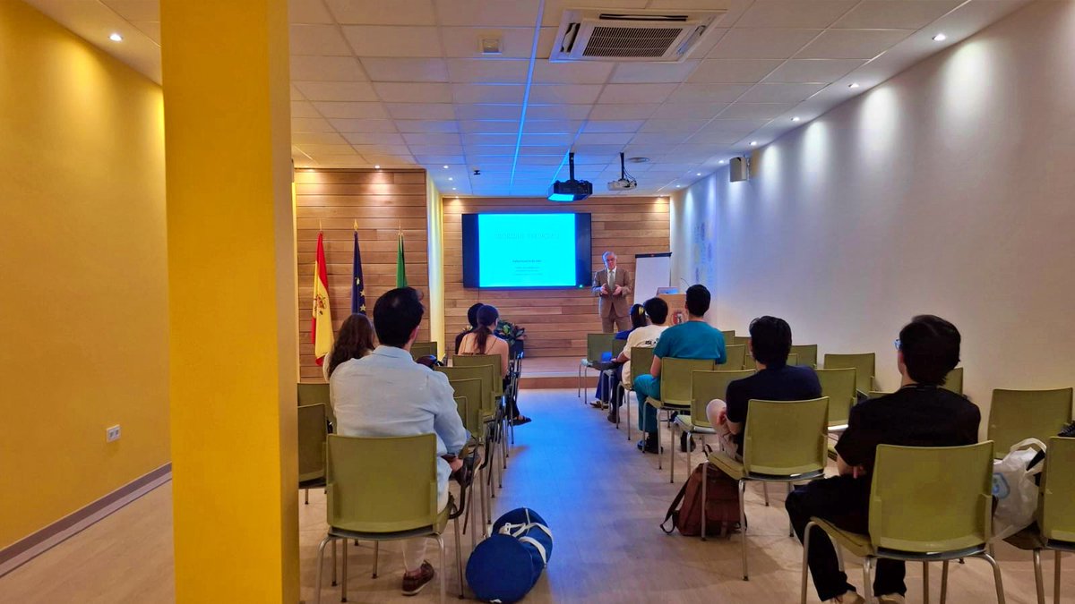 Hoy ha comenzado el XXII Curso de prácticas quirúrgicas para Residentes.
En el Departamento de Anatomía de la Facultad de Medicina de la <a href="/UAM_Madriid/">Universidad Autónoma de Madrid (paroDIA)</a>  .
Dirigido por el Dr. R. Garcia de Sola y la Dra. P. Pulido.
Hemos trabajado sobre los abordajes pterional y órbito-zigomático.