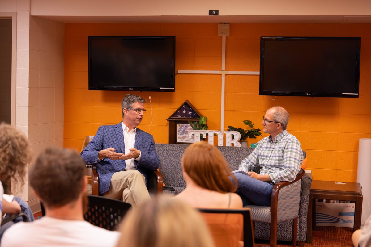 UTCCI's tweet image. We welcomed back CCI alum @MarkNagiTDOT last week! He stopped by @WUTKTheRock, connected with reporters at @WUOTFM, and shared insights with students in @utkmediacenter about his experience covering breaking news, especially during Hurricane Helene in his role at @myTDOT.