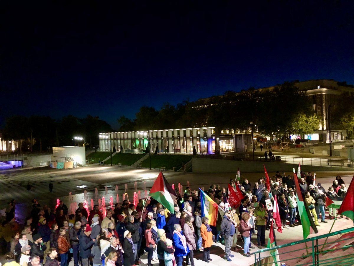 brestinsoumise's tweet image. Ce soir, les couleurs de la #palestine🇵🇸 illuminent l&apos;Hôtel de Ville de #brest !
La reconnaissance de la Palestine n&apos;est que la 1ère étape vers la libération du peuple palestinien !

@pycadalen @Christophe_Owd @CecileB29