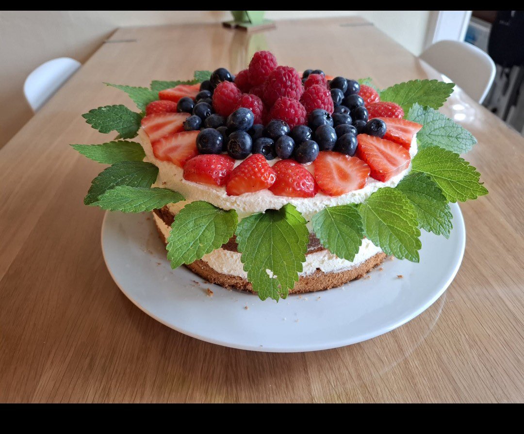 Harris HE tweet media