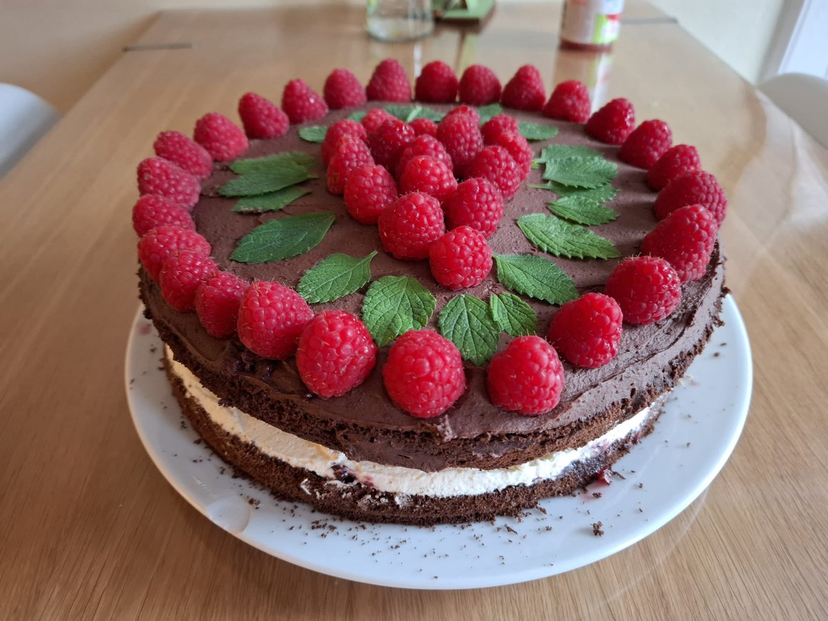 Harris HE tweet media