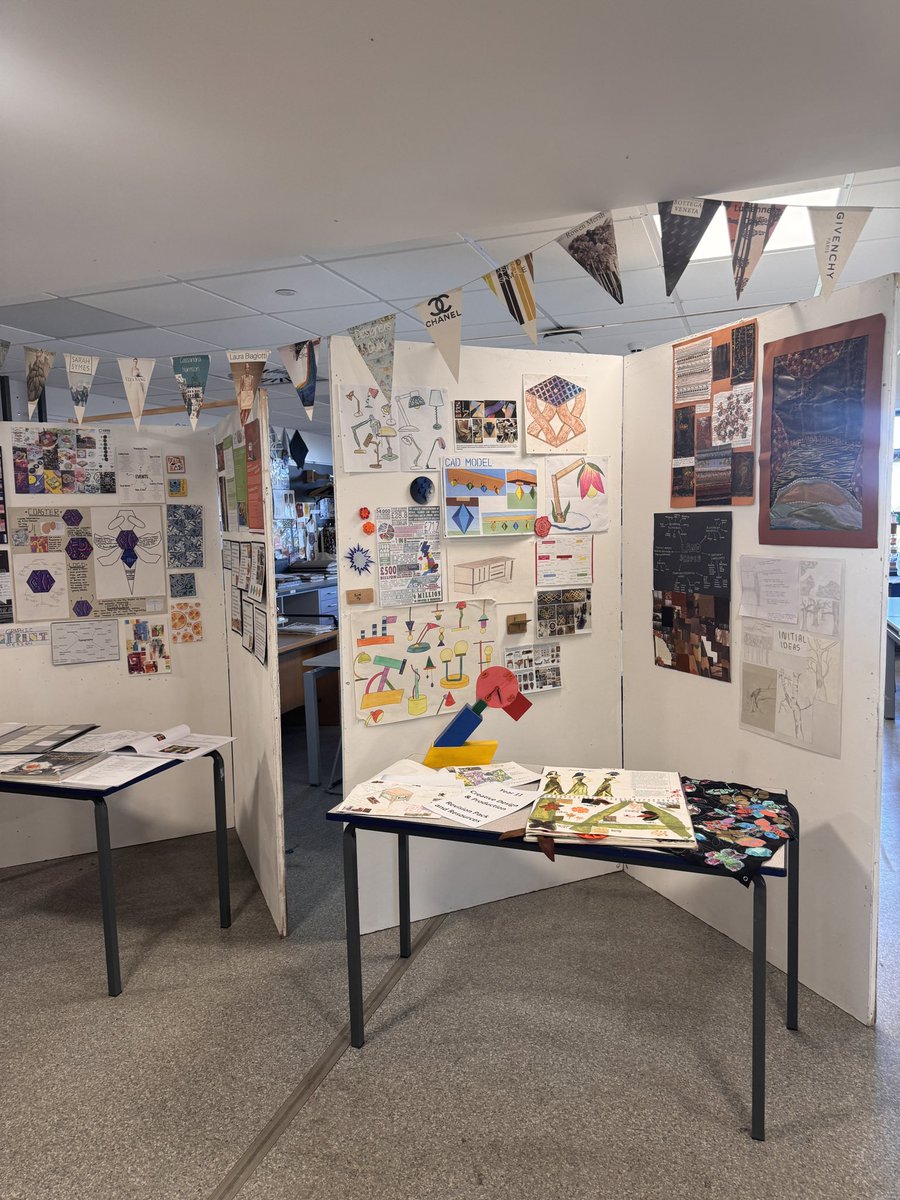StMarysDT's tweet photo. The department looking great at Year 6 open evening 🌟 https://t.co/xoJkbsK8vY