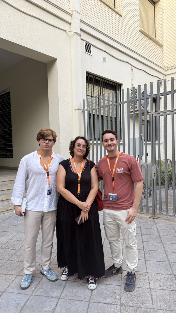 residentesSERAM's tweet photo. Esta semana estuvimos en el Congreso de Educación Médica del @ceem_medicina junto a nuestra junta directiva @SERAM_RX acercando la radiología a estudiantes de toda España y rompiendo mitos. Gracias por este espacio, ¡os esperamos! ⚡️🩻 https://t.co/XZuyrB07Y6