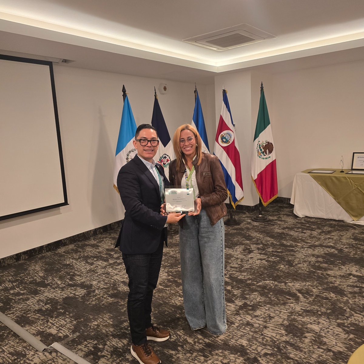 Dos días de aprendizaje, inspiración y crecimiento en Guatemala ✨

Los pasados 18 y 19 de septiembre tuvimos la oportunidad de reunirnos como equipo regional para analizar nuestro negocio en detalle, identificar áreas de mejora y reforzar nuestras fortalezas.