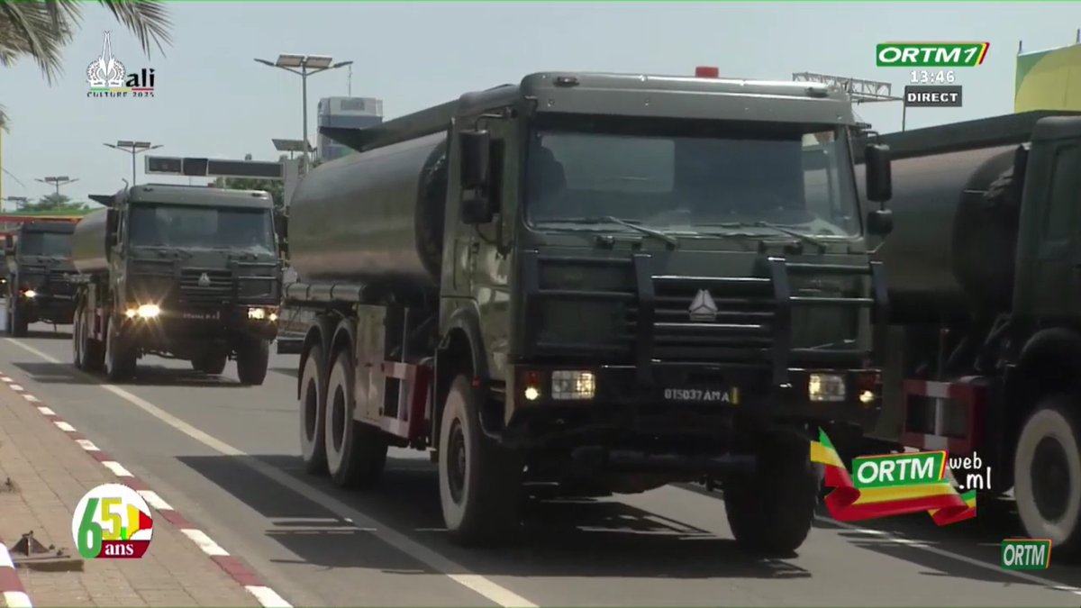 MilitaryDz's tweet photo. ليوم قاعد تفركت بأن #مالي دايرين عرض عسكري قلت ندخل نشوف 😅 نلقى عربات و سيتيرنات معندهم حتى فايدة لكن لفت إنتباهي المقنبلات Su-24M تابعة ل "الفلق الافريقي" سلفهالهم يديرو بيها عرض عسكري و ملفت أكثر انها نفسها تلك التي ظهرت شرق #ليبيا 🇱🇾 عند #حفتر خخخخخخخخخخخ 
تصبحون على خير 🤣❤ https://t.co/GNcvY7Ua2F