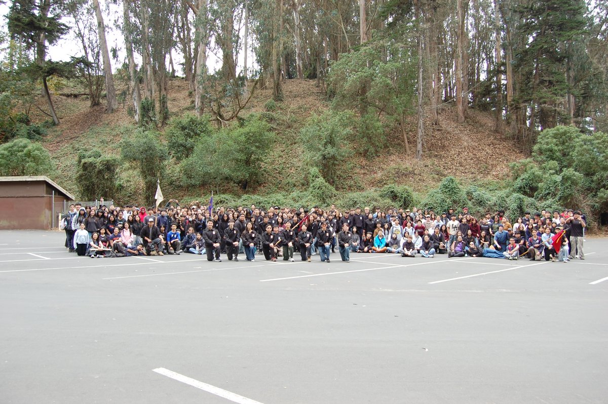 Check this out! Around 300 SFUSD cadet volunteers with the SF #JROTC brigade spent their morning beautifying Stern Grove. JROTC is a student-led program that teaches students not only leadership but also important life skills so they can excel in their future careers!