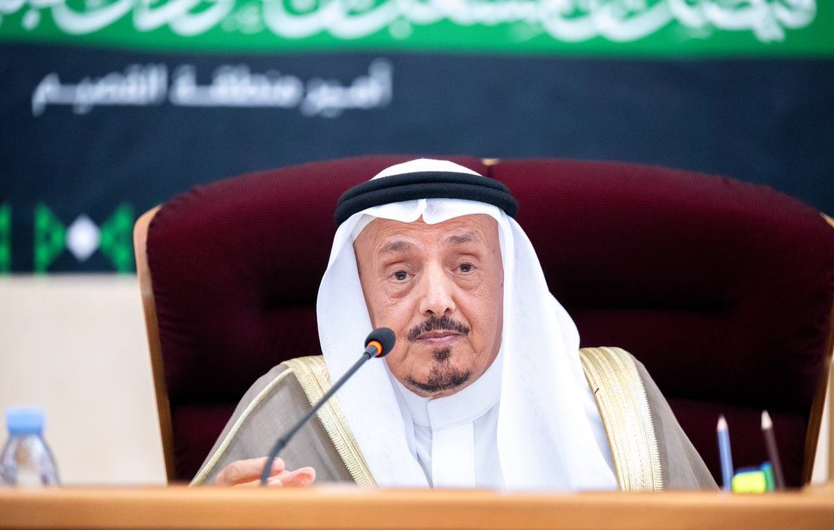 EmarahAlQassim's tweet photo. خلال مشاركته بندوة“حكاية وطن.. بدايات الكفاح ومراحل النجاح” بمناسبة #اليوم_الوطني95 برعاية سمو أمير منطقة القصيم..

أستاذ التاريخ بجامعة الإمام محمد بن سعود الدكتور صالح الصقري: الملك عبدالعزيز – رحمه الله – لم يكن قائدًا محليًا فحسب، بل شخصية ذات أثر عالمي عظيم انعكس على الإسلام وعن هذه البلاد المباركة وقيادتها الرشيدة .
-
#عزنا_بطبعنا