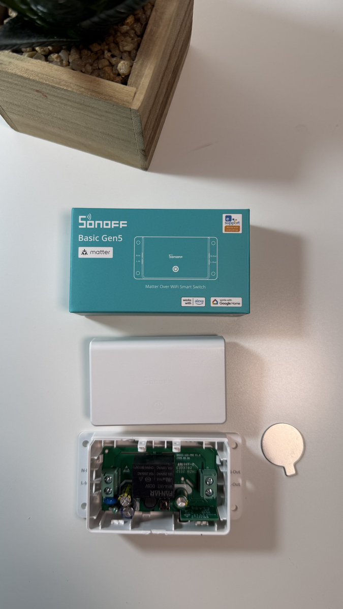 realmrsmarthome's tweet image. Meet the new Basic Gen 5 from @sonoff_global this time is a Matter version 👌
Turn any equipment into a smart one! 

#sonoff #smarthome